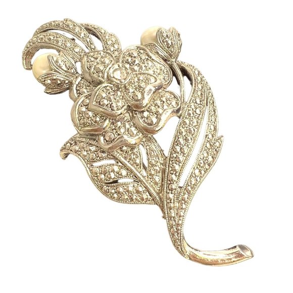Vintage KJL for Avon Floral Brooch Pin Silver Tone Rhinestones Faux Pearl - Picture 1 of 5